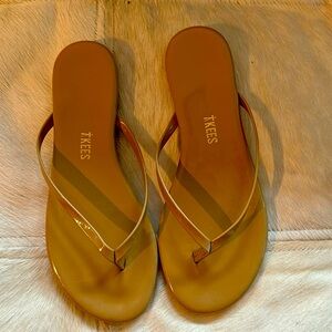 Size 6 Tkees flip flops